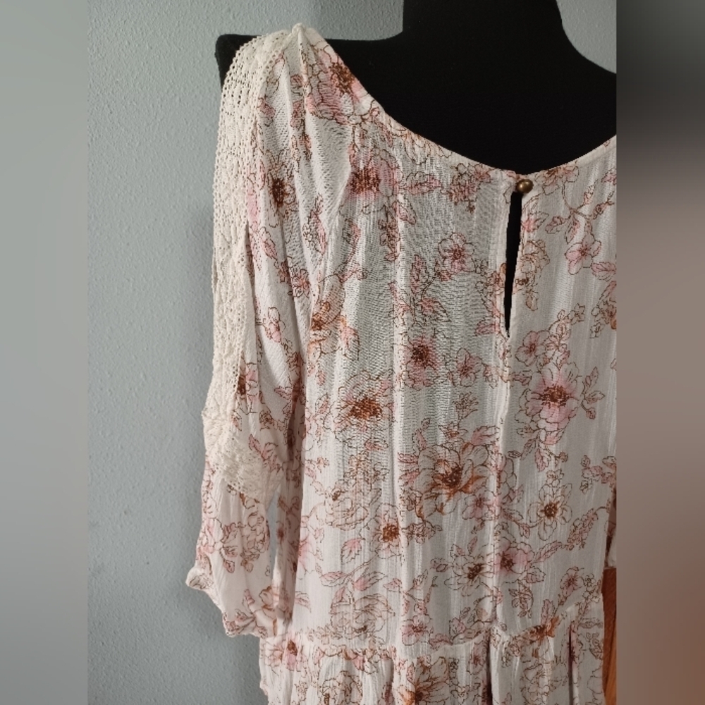 Bebop Floral Lace Trim Blouse - Picture 6 of 11